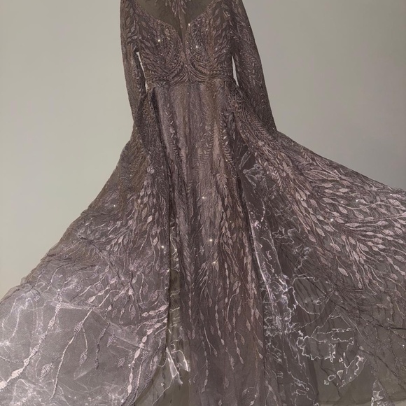 Party dresses - Picture 15 of 17